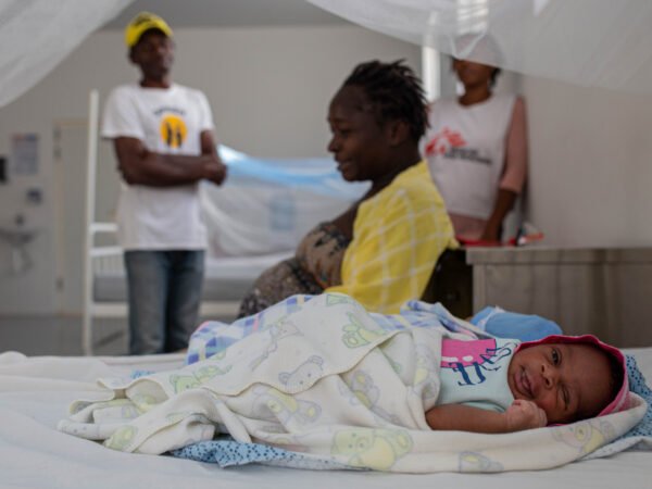 Fournir des soins médicaux d’urgence aux mères et aux nouveau-nés